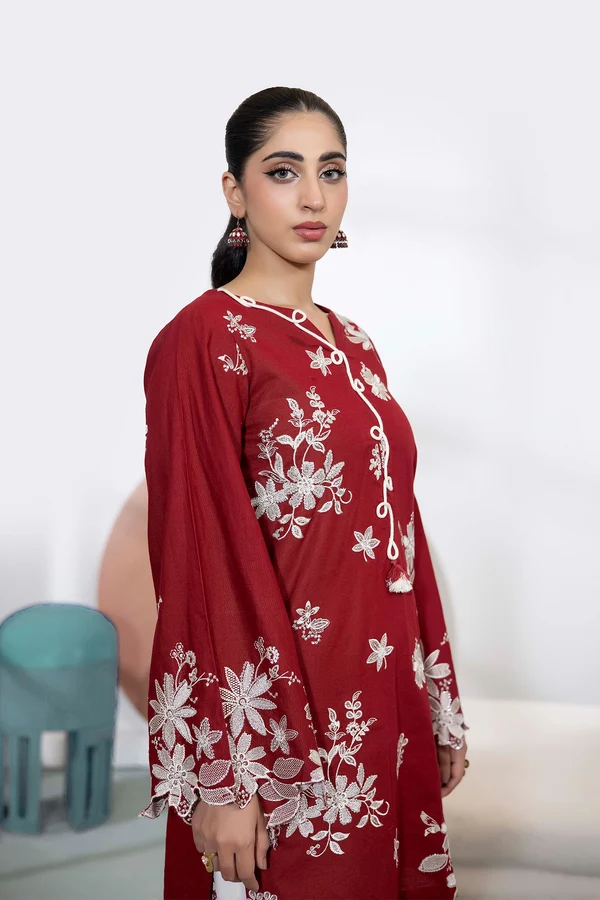 WinterBreezeKhaddar_3_-D27_4 Crimson Embroidered Khaddar Set